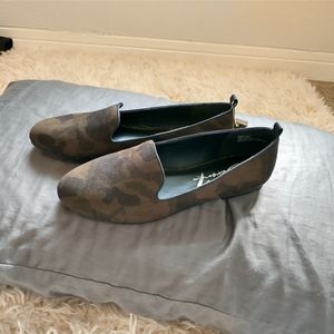 Seven7 Regent Flat size 8 camo